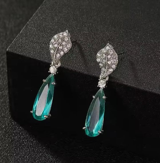 Elegant Water Drop Silver Earrings