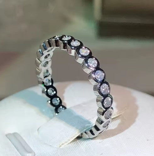 Vintage Exquisite Crystals Silver Ring