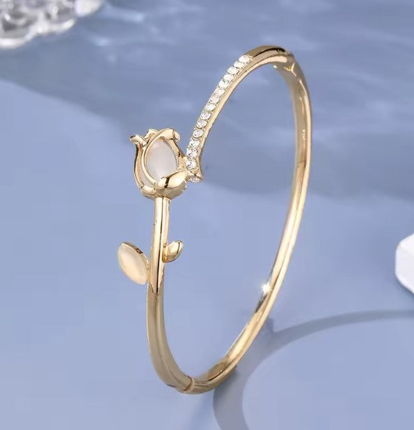 Exquisite Tulip Bangle Bracelet