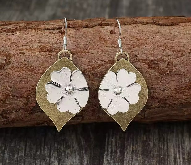 Vintage Carving Flower Earrings