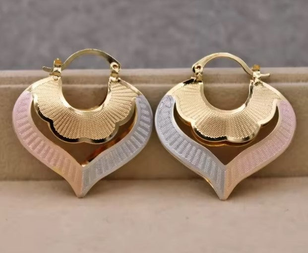 Exquisite Heart Hollow Charm Gold Earrings