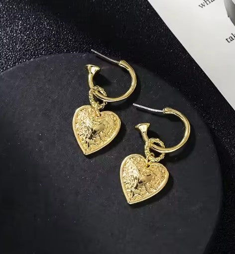Vintage Elegant Heart Shape Gold Earrings