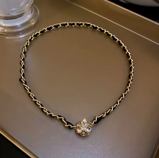 Vintage Style Winding Chain Inlaid Rhinestone Necklace