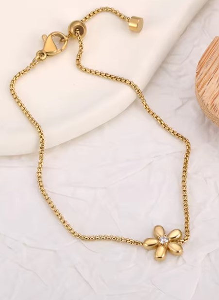 Zirconia Flower Gold Bracelet