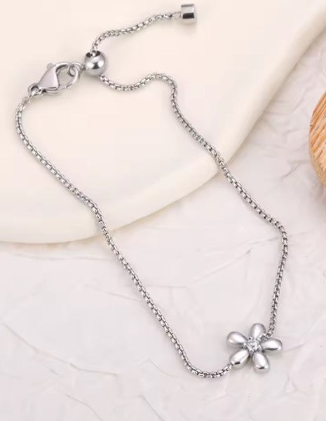 Zirconia Flower Silver Bracelet