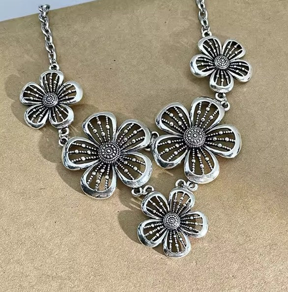 Vintage Bohemian Flowers Pendant Necklace