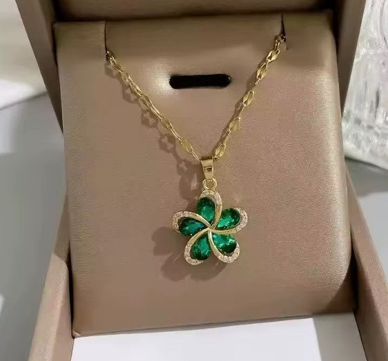 Vintage Zirconia Flower Pendant Necklace