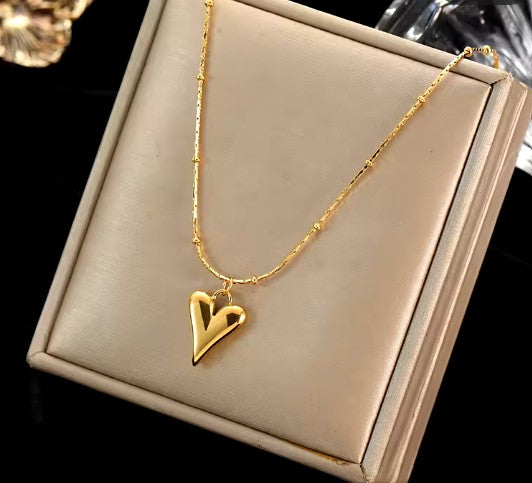 Minimalist Heart Pendant Gold Necklace