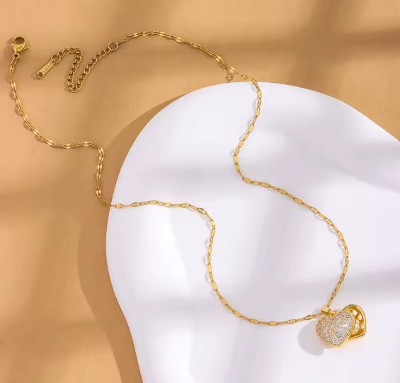 Vintage Inlaid Zircon Heart Gold Necklace