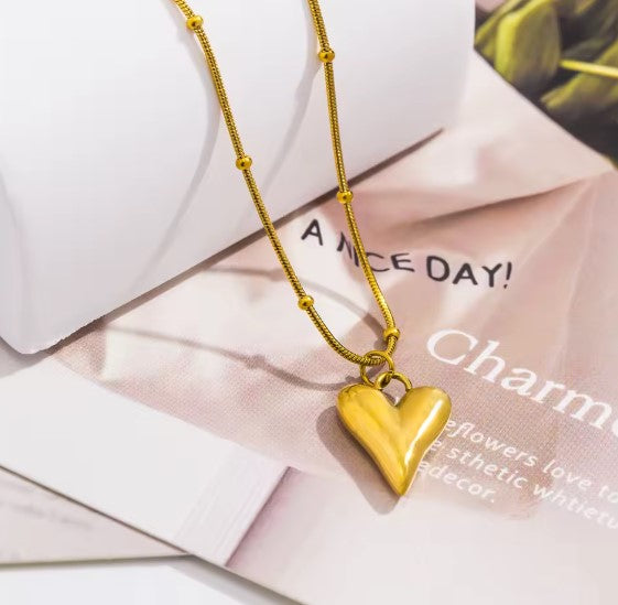 Minimalist Smooth Heart Gold Necklace