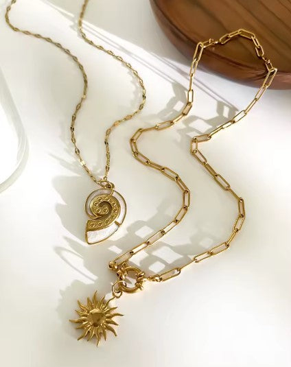 Vintage Sun Flower Gold Necklace