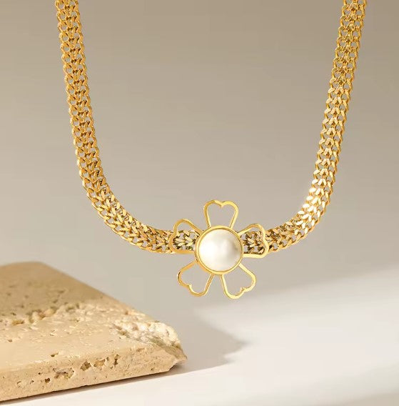 Vintage Large Flower White Pearl Necklace