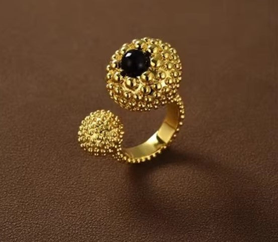 Vintage Black Agate Gold Ring