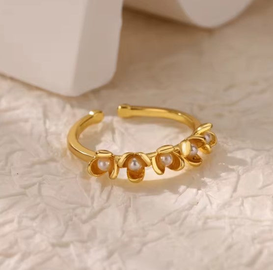 Tiny Multi Pearl Flowers Gold Ring