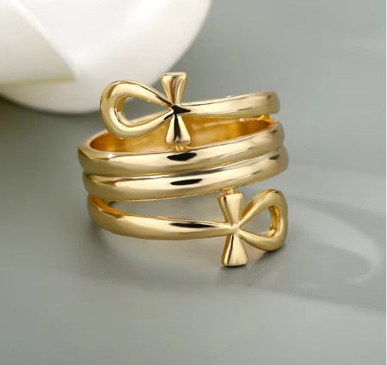 Elegance Ribbon Gold Ring