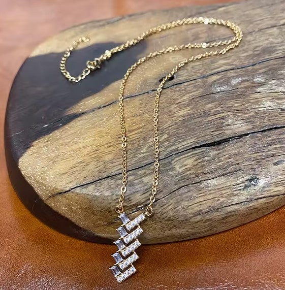 Vintage Zircon Arrow Pendant Rose Gold Necklace