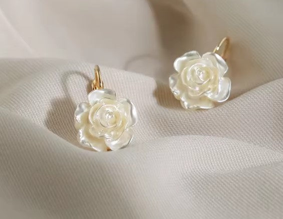 Elegant White Flower Pendant Dangle Earrings