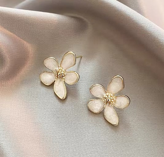 White petal Flower Stud Earrings
