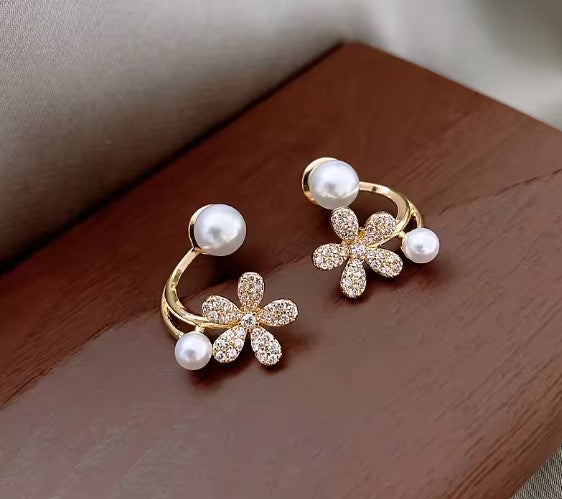 Exquisite Inlaid Zircon Pearl Flower Earrings