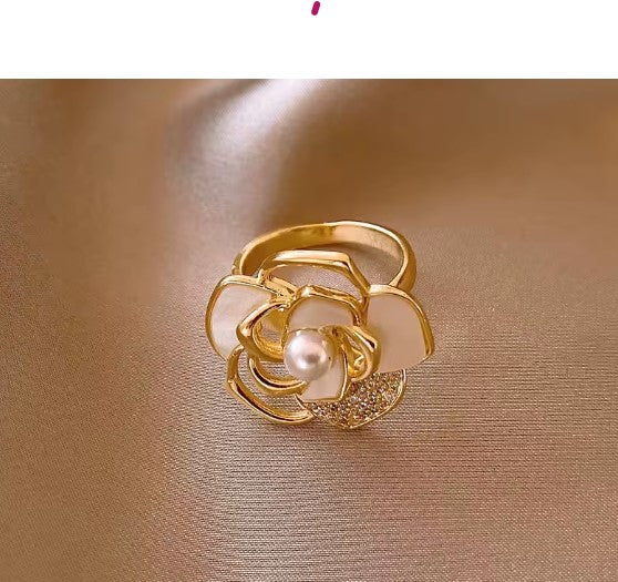 Zircon Hollow Camellia Flower Gold Ring