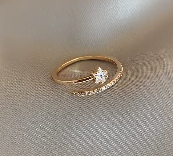 Minimalist Exquisite Zircon Gold Ring