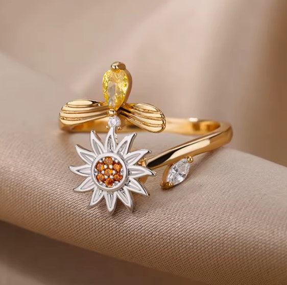 Classic Flower Adjustable Rotating Ring