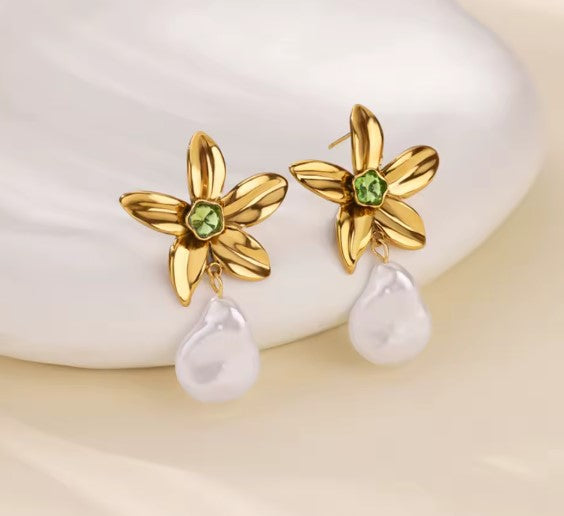 Classic Flower Pearl Dangle Earrings