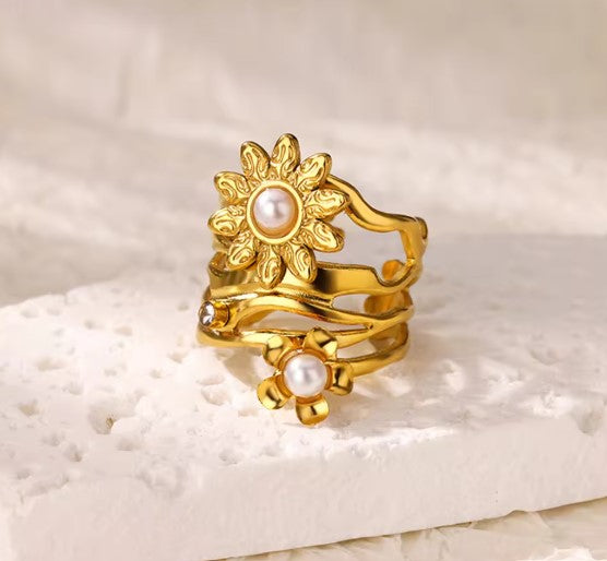 Classic White Pearl Sun Flower Ring