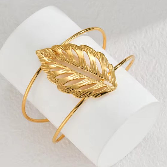 Classic Leaf Gold Bracelet