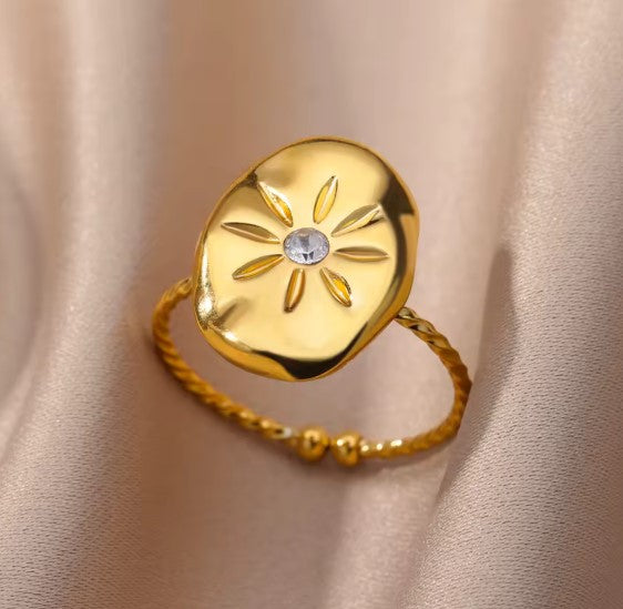 Oval Daisy Zircon Adjustable Gold Ring