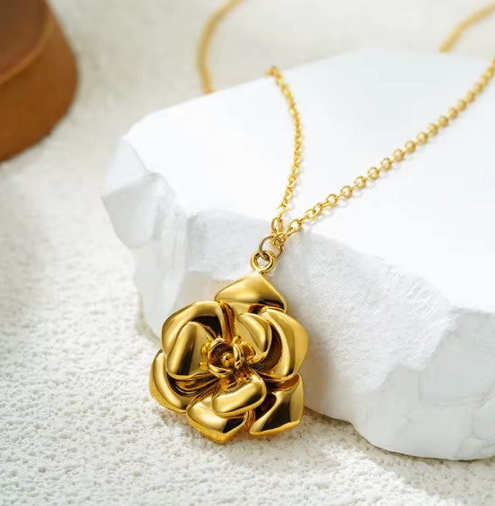 Vintage Petal Flower Gold Necklace