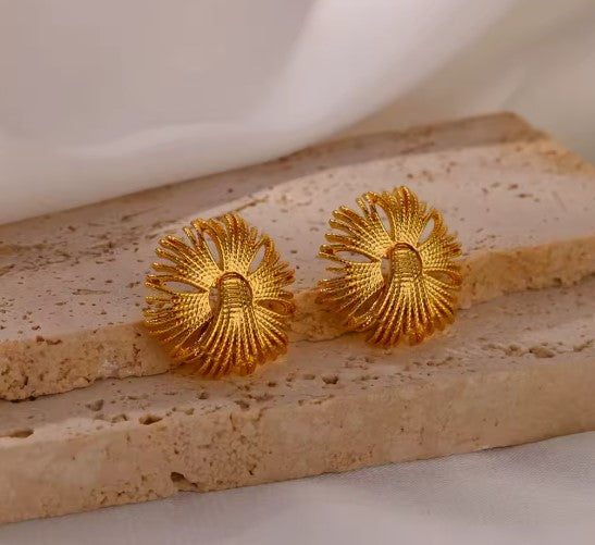 Minimalist Fringed Flowers Gold Earrings