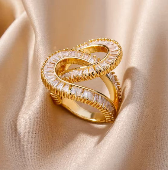 Vintage Zircon Twist Gold Ring