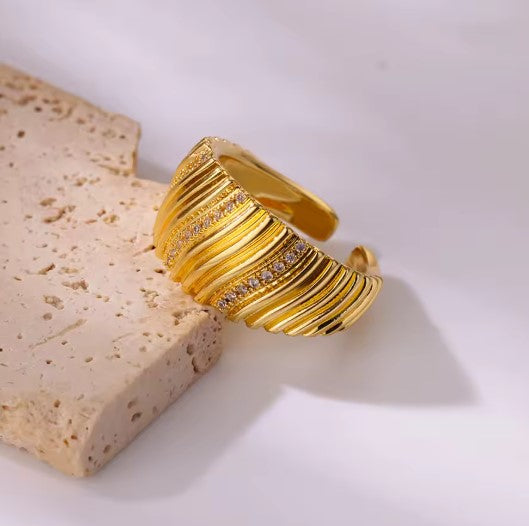 Vintage Zircon Gold Ring