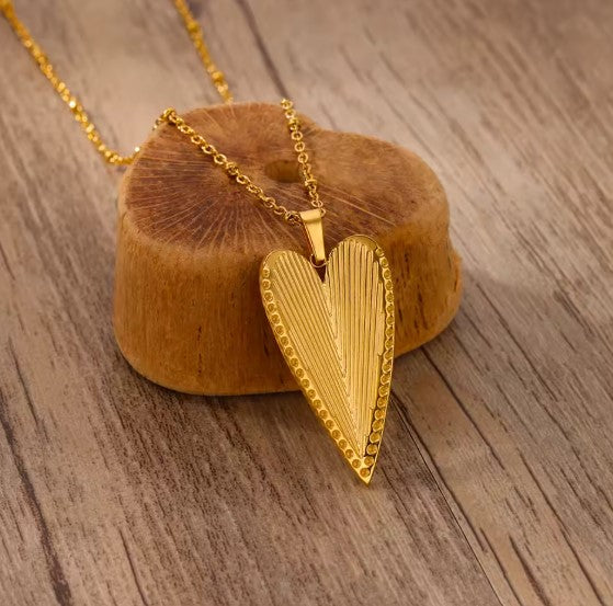 Classic Twill Heart Gold Necklace
