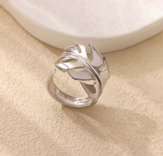 Vintage Hollow Leaf Silver Ring