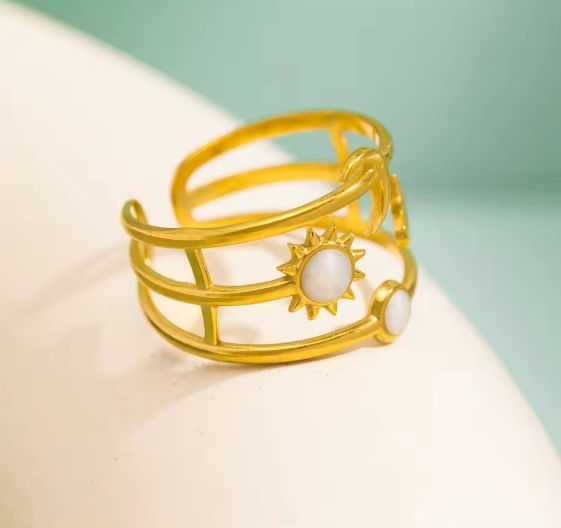 Stylish Sun Moon Star Hollow Gold Ring