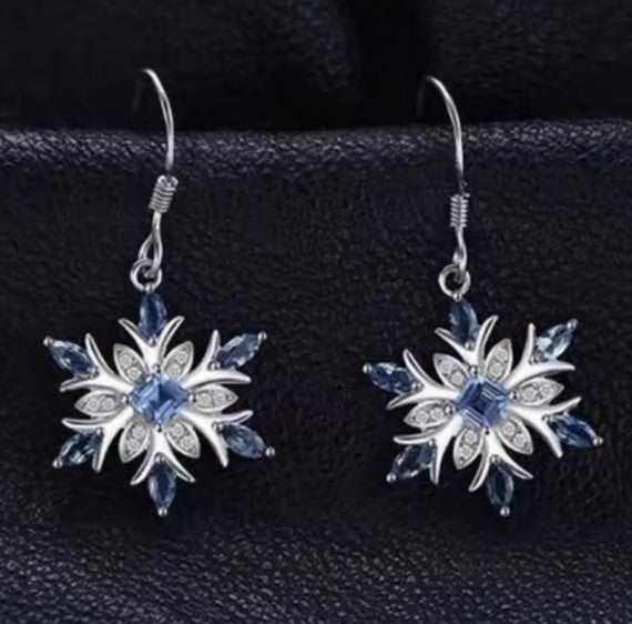 Exquisite White Blue Zircon Snowflake Earrings