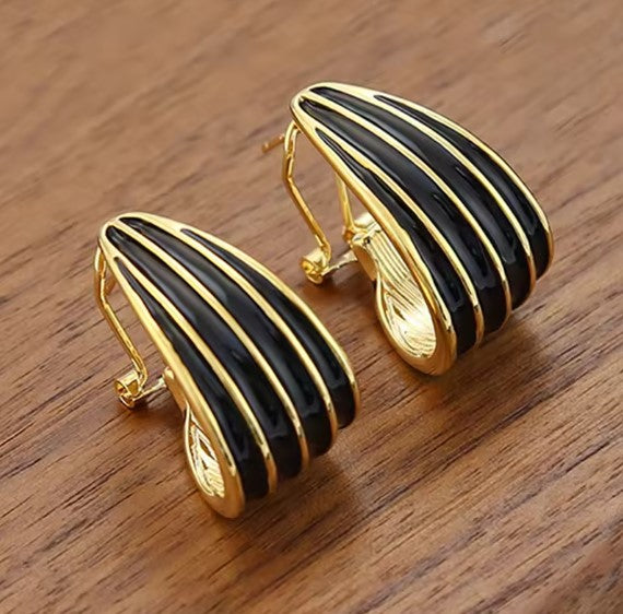 Exquisite Black Stud Gold Earrings