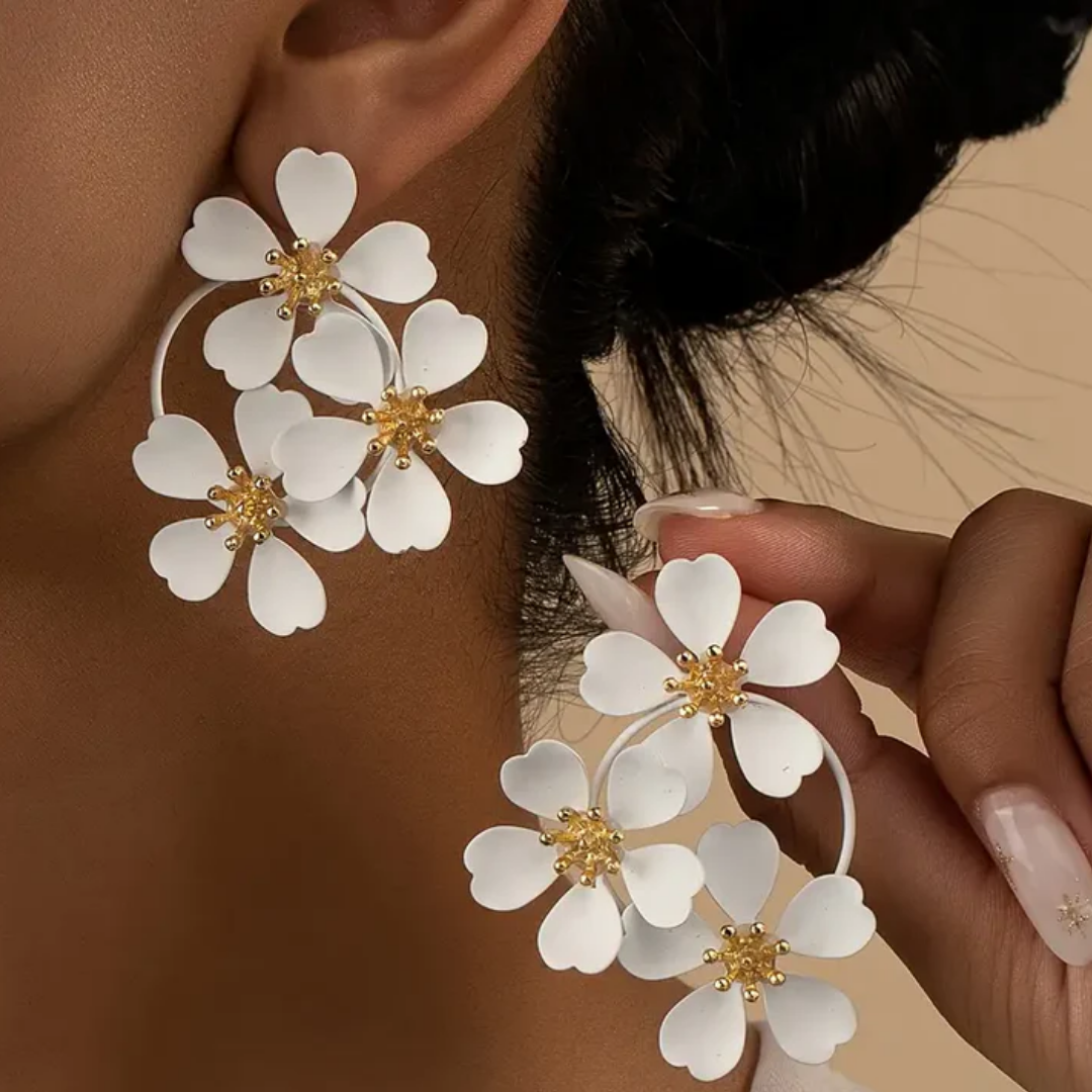Vintage White Flower Dangling Earrings