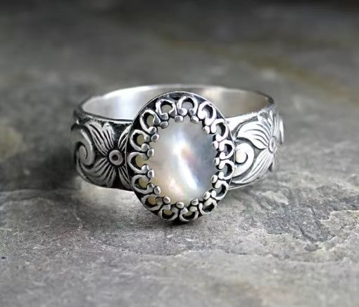 Vintage Silver Hollow Flower Ring