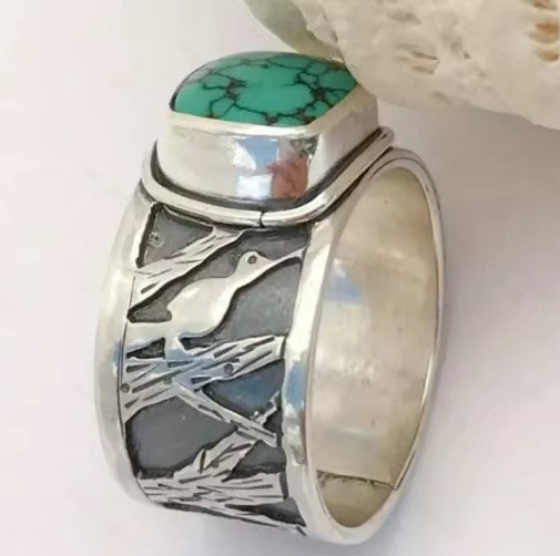 Vintage Round Bird Green Stone Silver Ring