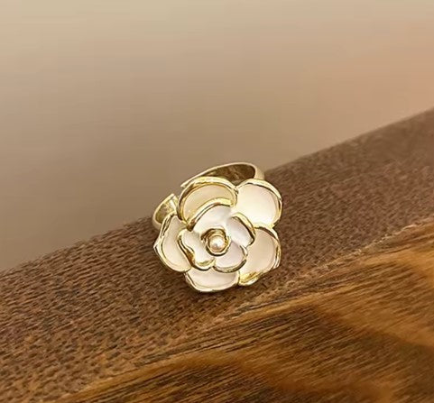 Vintage White Rose Flower Ring