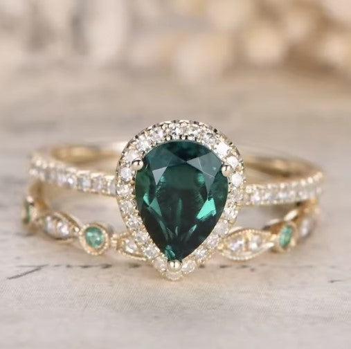 Vintage Waterdrop Green Stone Ring