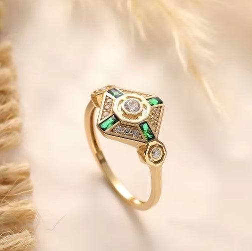 Vintage Gold Green White Stone Ring