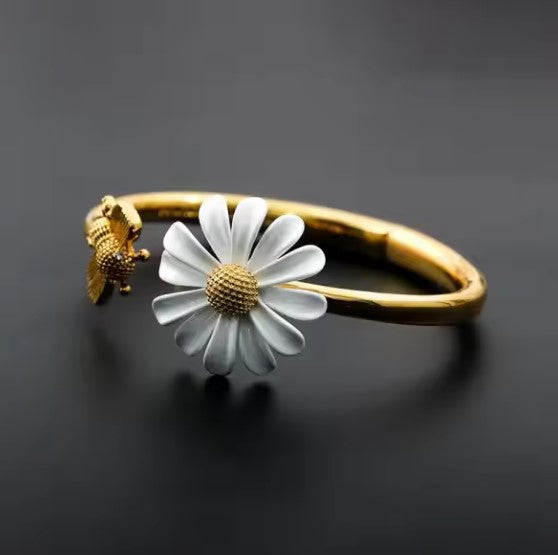 Daisy Flower Charm Bracelet
