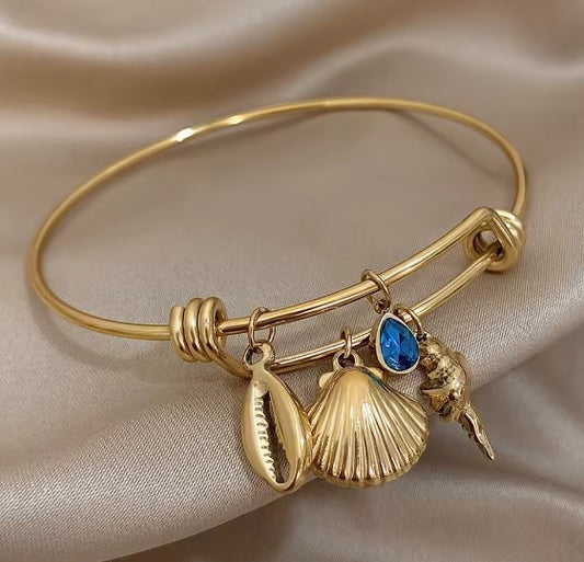 Vintage Shell Charm Adjustable Gold Bracelet