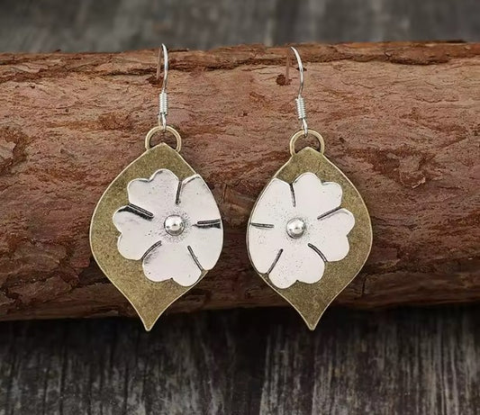 Vintage Carving Flower Earrings