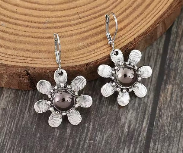 Vintage Carving Flower Dangle Earring
