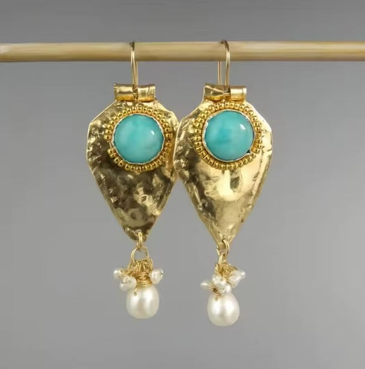 Vintage Water Droplet Green Stones Earrings